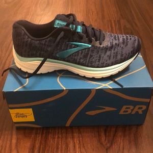 NIB Never Worn Brooks Signal Running Shoe